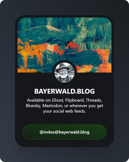 BAYERWALD.BLOG Titelbild für @index@bayerwald.blog. Ein abstraktes Bild, das einen Wald darstellen könnte und das Profilbild von Waidler, einem bärtigen Mann aus dem BayerWald mit Hut. 